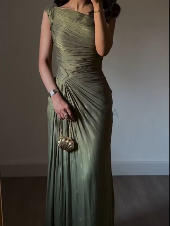 Vestido de baile longo de cetim com decote ombro a ombro e corte A              Write a Review